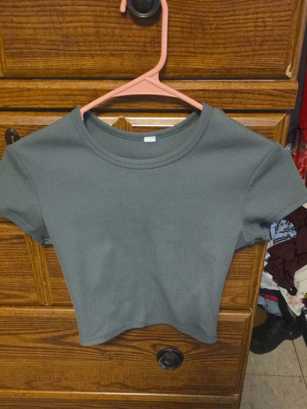 ALO Yoga Ribbed Short-Sleeve Crop Top in Slate Green